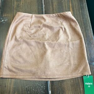 Halara Women's High Waisted 2-in-1 Bodycon Suede Mini Skirt
Pecan Pie Medium